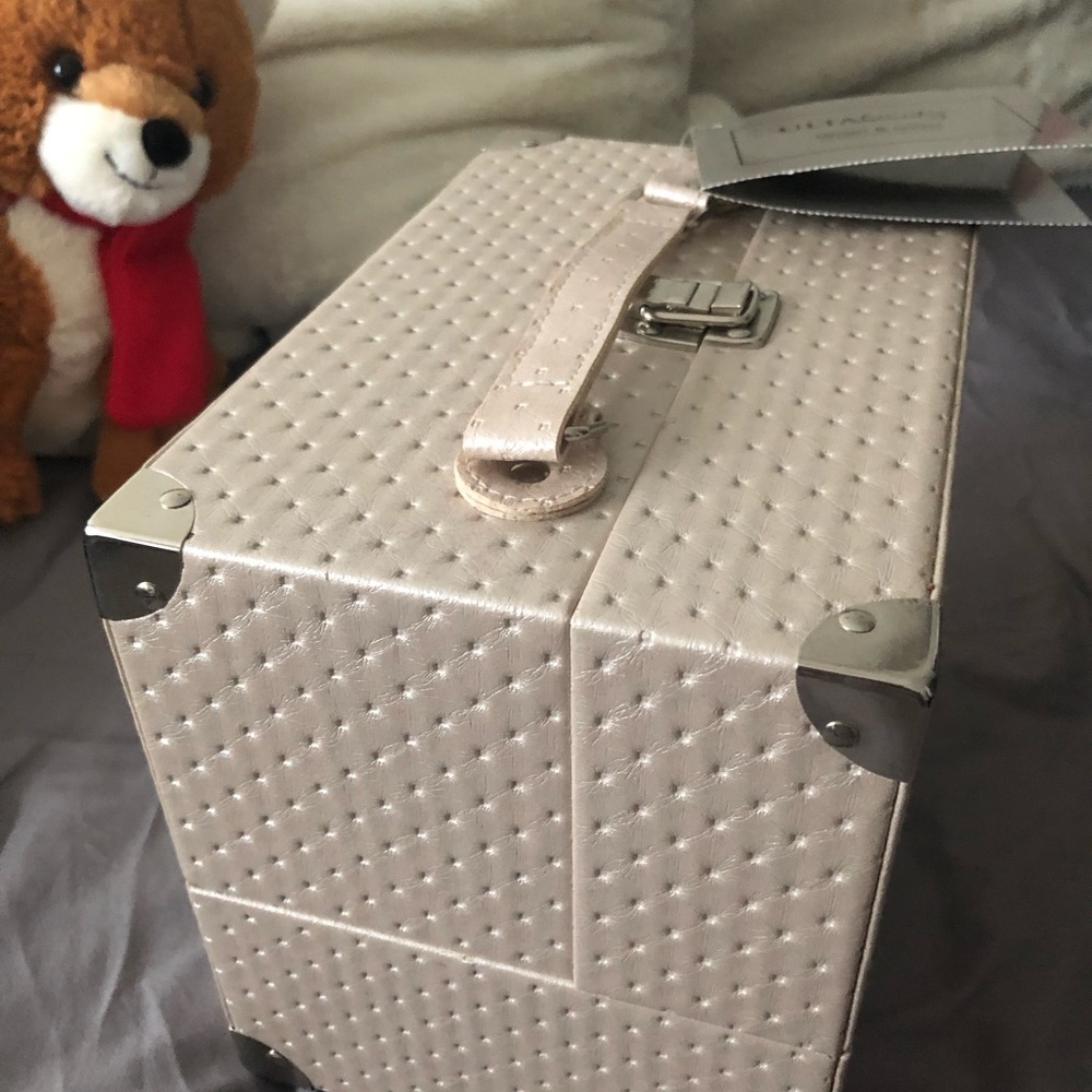 Makeup - Picture 4 of 5